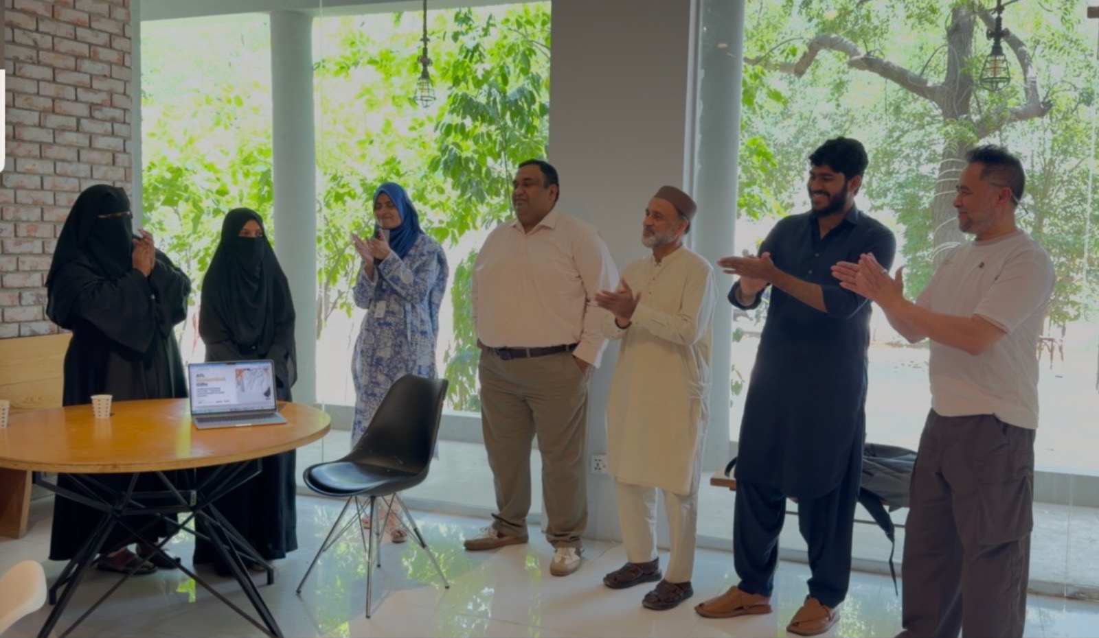 Laiba, NIC Karachi head Syed Azfar, and the jugnuu team at the launch of Giftify by Shalaib